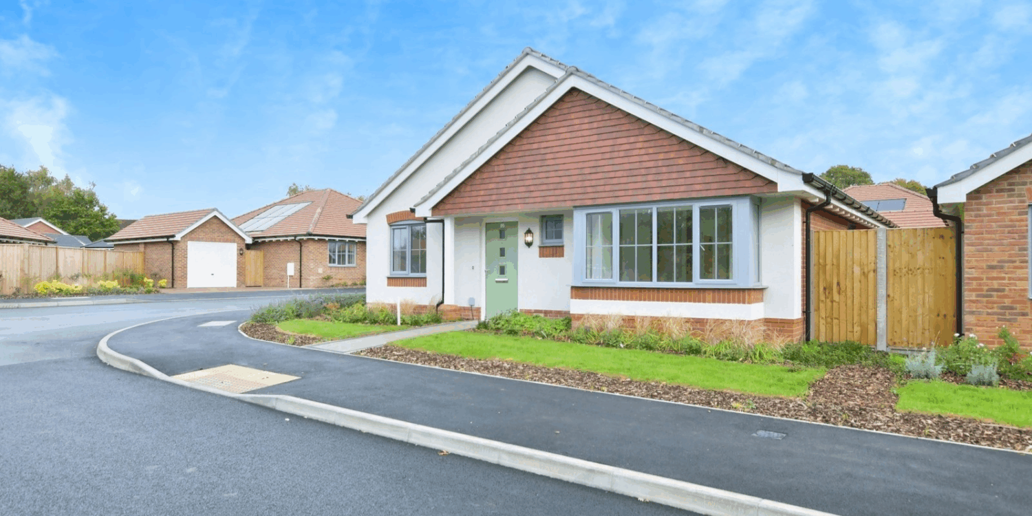 Bungalow with green front lawn